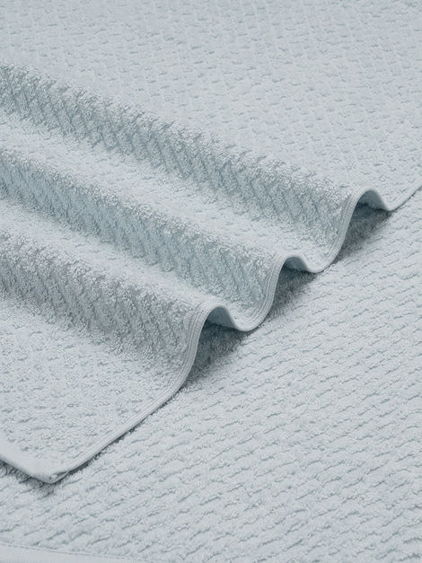 Spaces 100% Cotton High Absorbent Light Blue Bath Towel For Men And Women