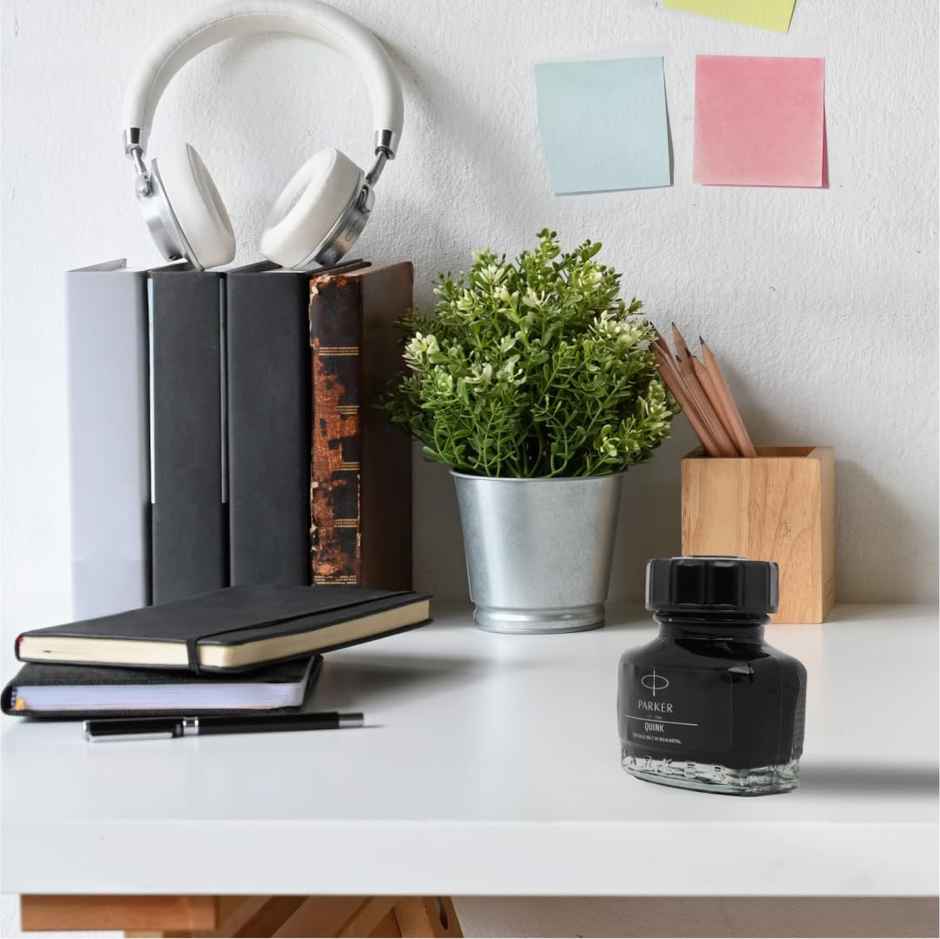 Parker Quink Ink Bottle | Black Ink - 30ml | Quick-Drying | Suitable for All Parker Fountain Pens