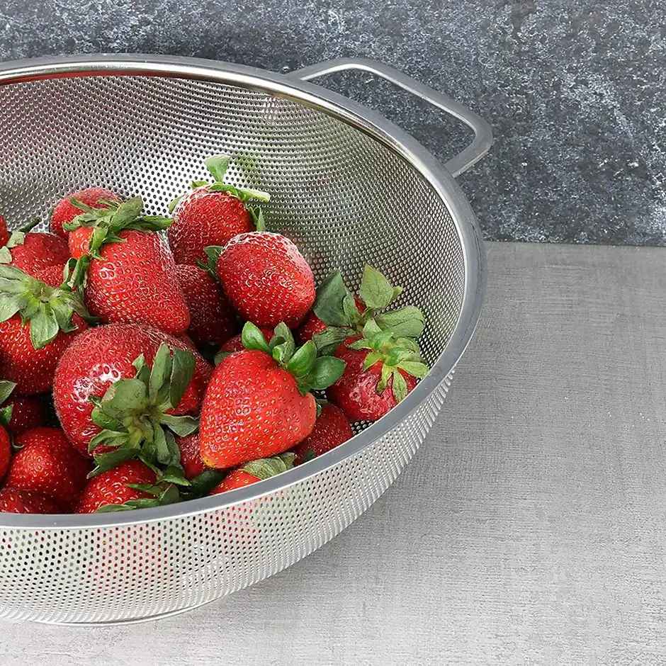 Daluci Stainless Steel Colander Strainer with Handle | Silver