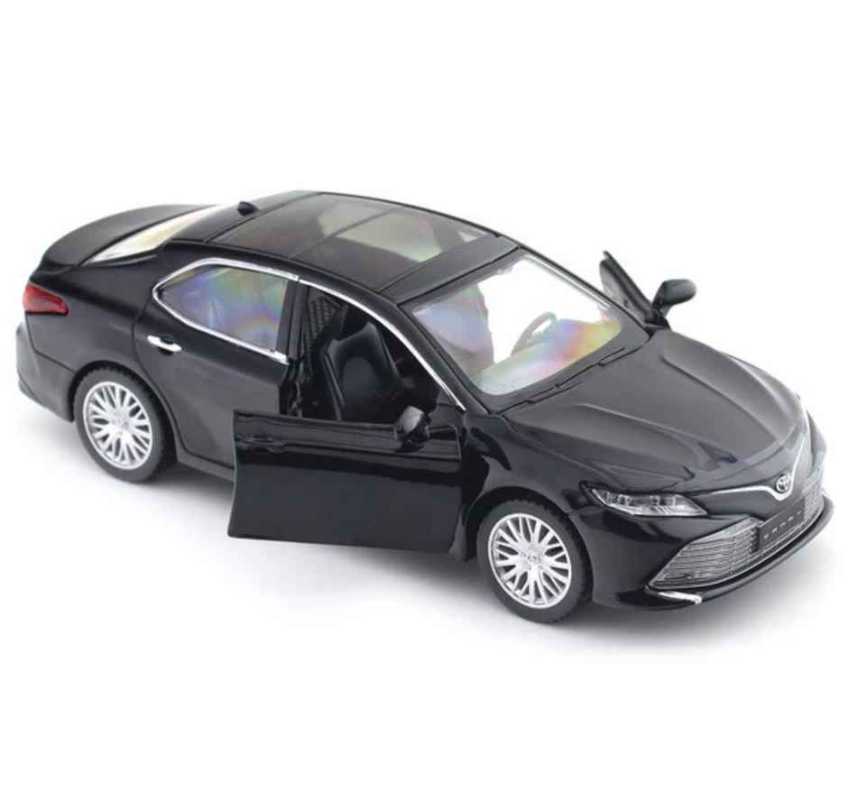 MSZ Licensed 1:32 Toyota Camry Die-cast Vehicle