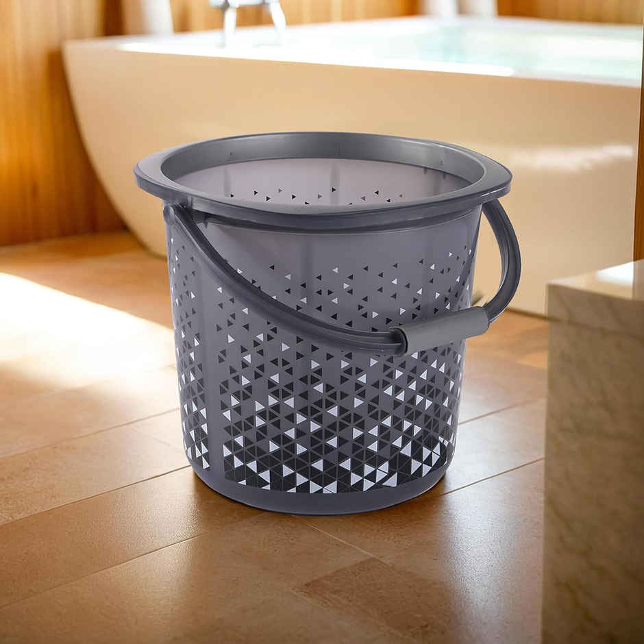 Kuber Industries Unbreakable Plastic Triangle Print Bucket with Handle | 18 L (Black)