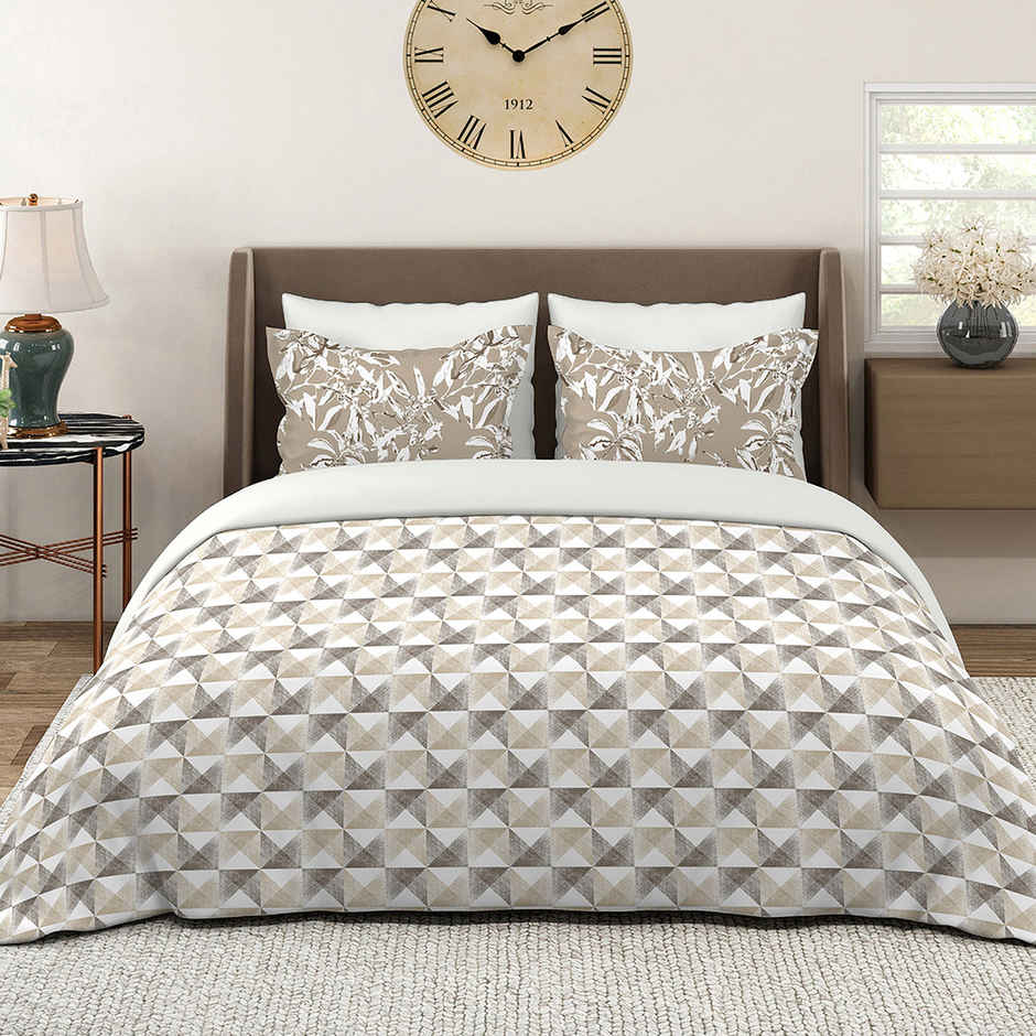 Layers Illumanating Homes 100% Cotton 150 TC Grey Double Bedsheet with 2 Pillow Covers