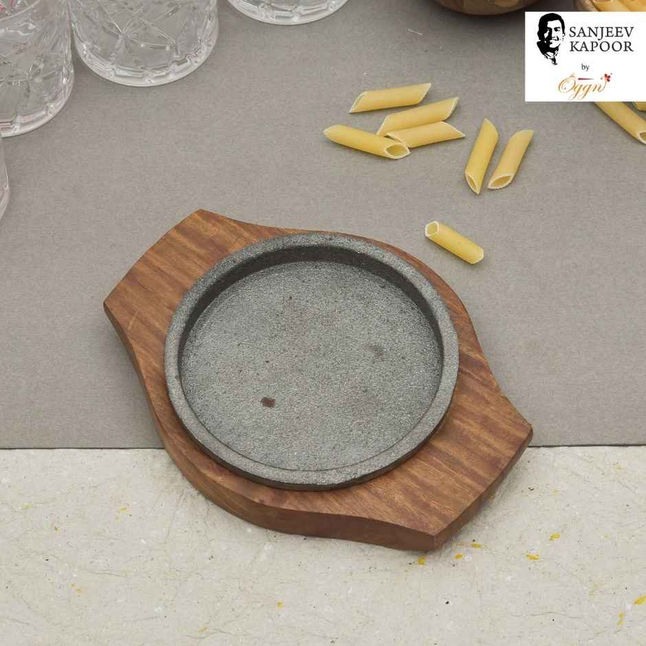 Sanjeev Kapoor by Oggn Wooden Base Cast Iron Sizzler Plate 9x7x1.5