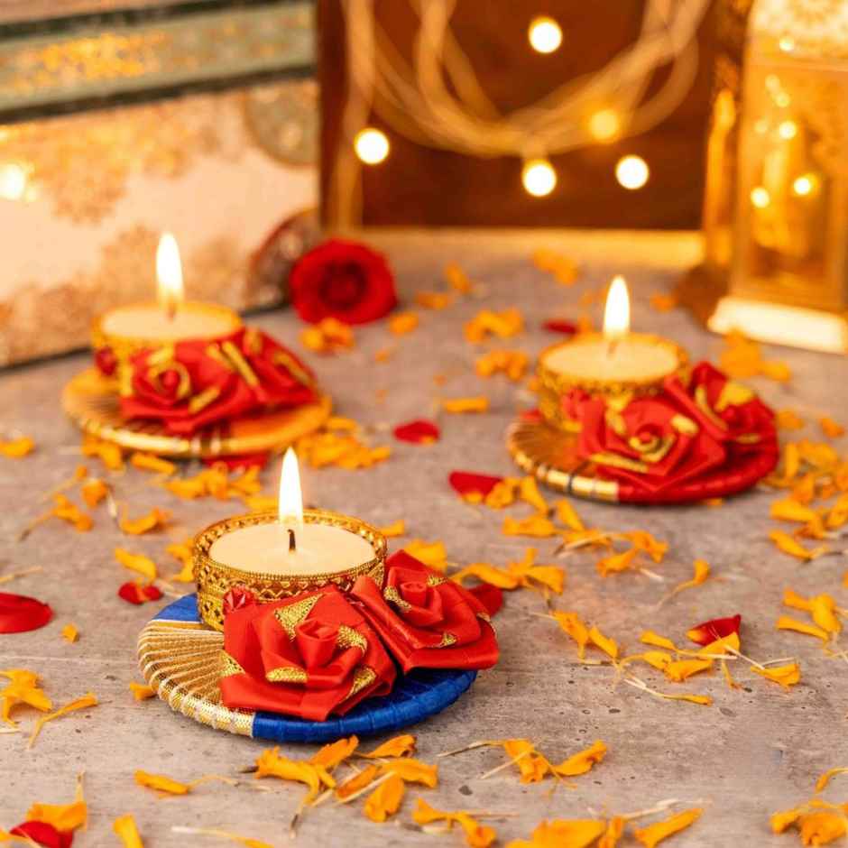 Multi Ribbon Floating Wax Candles 2.5 Hour Burn Time | White | Geometric | Walton