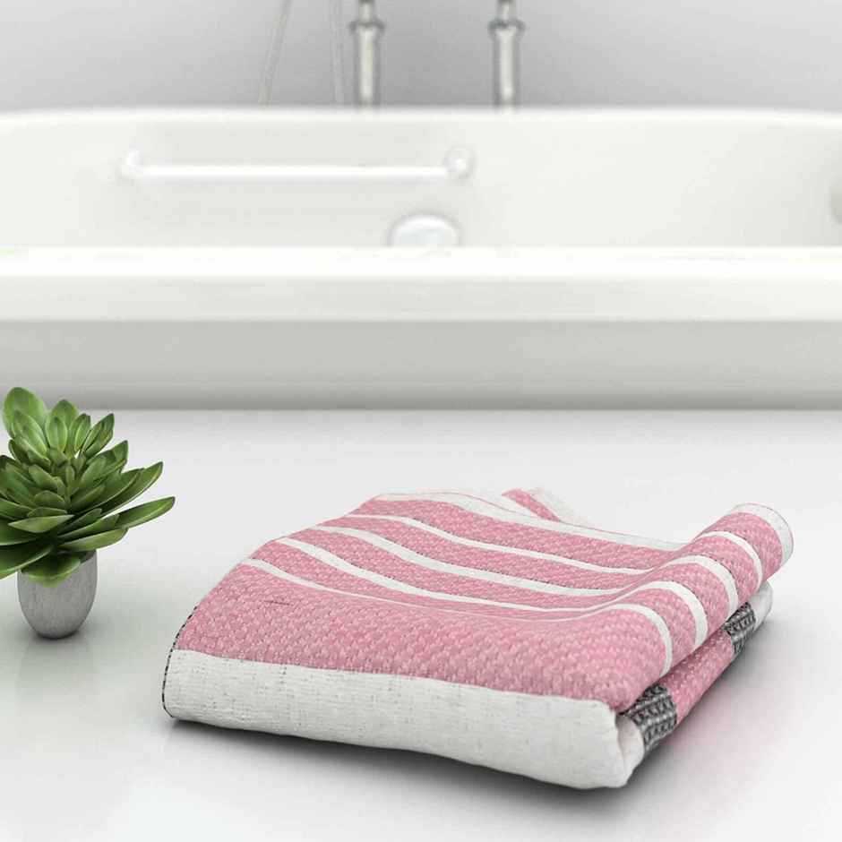 Casacraft by Pepperfry Pink Patterned 210 GSM Cotton Bath Towel