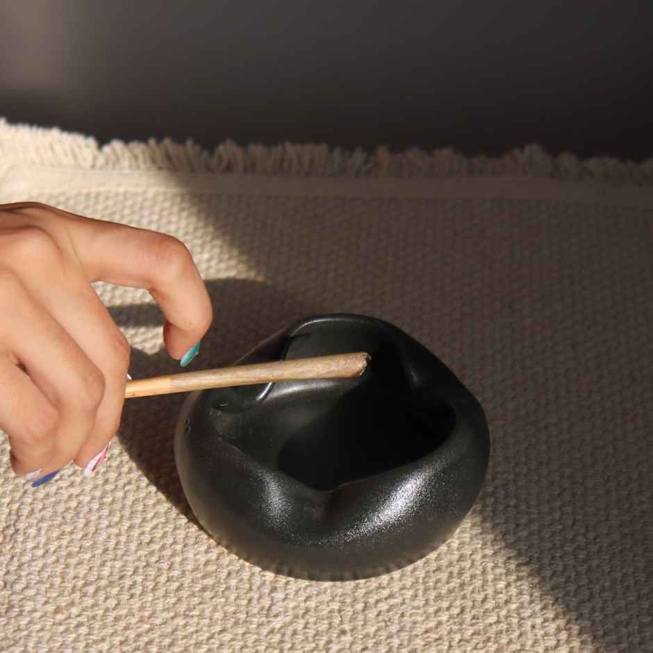 Gaachi Ashtray in Black | Handcrafted Ceramic Home Products