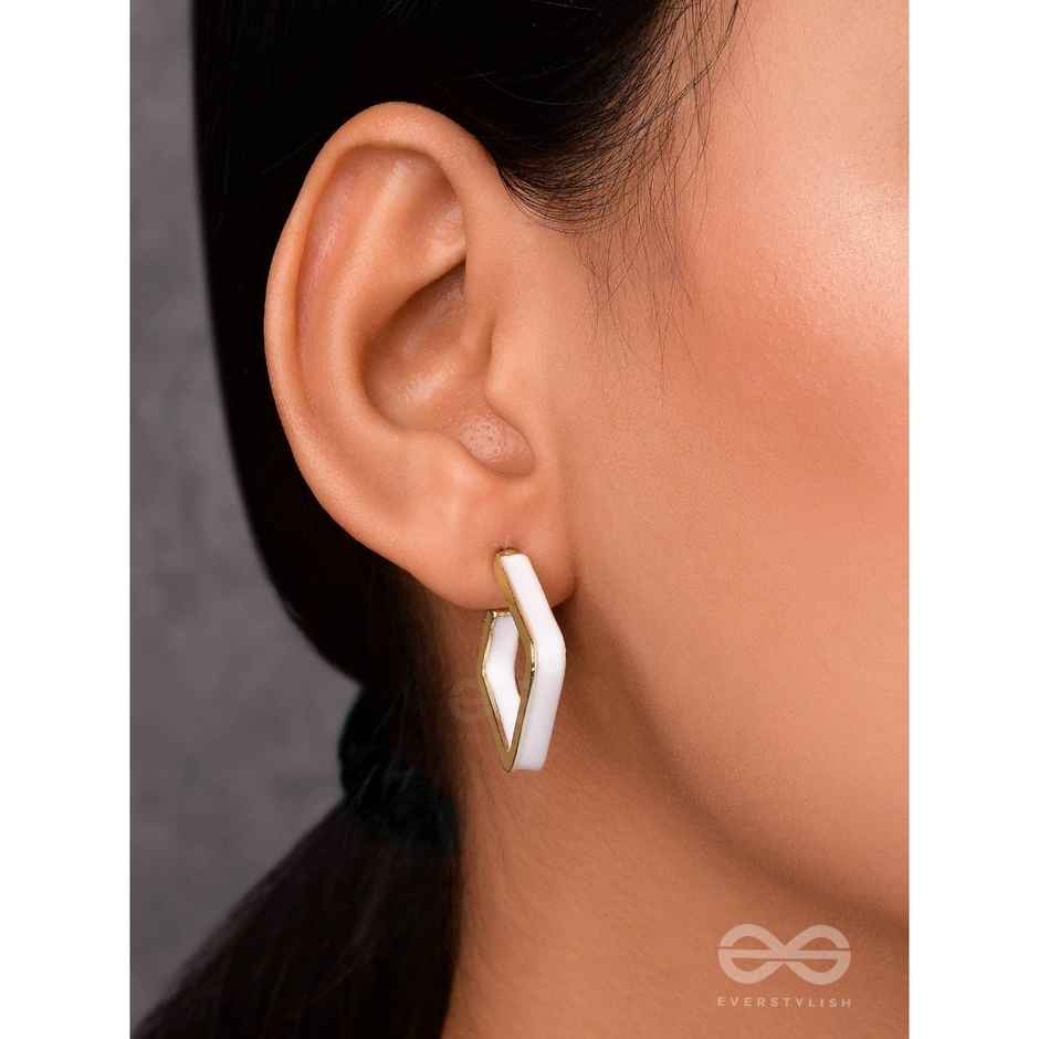 Everstylish A Classy Delight - Statement Enamelled Earrings