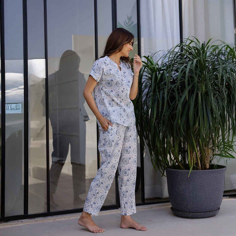 Sanskrutihomes Women Ethnic Motifs Printed Pure Cotton White Night Suit SE-NSP-519 | L