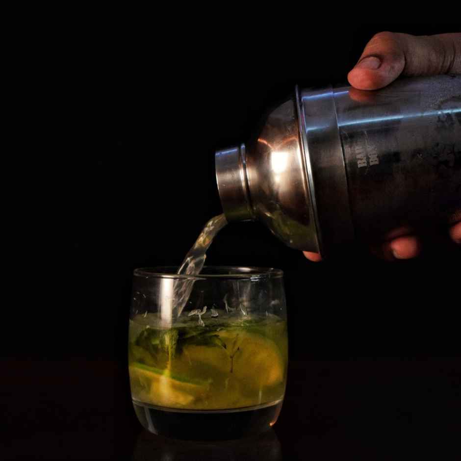 Bar Box Cocktail Shaker Martini Shaker Leak Proof Built-In Strainer 18/8 Stainless Steel | 500 ml