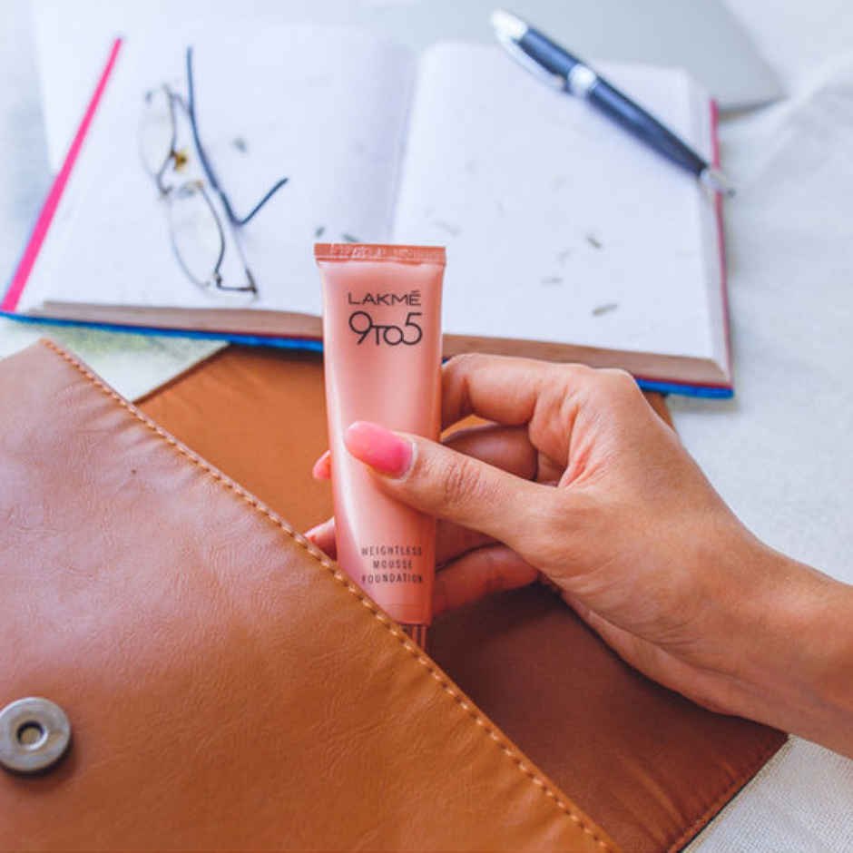Lakme 9 To 5 Weightless Mousse Foundation | Beige | Vanilla