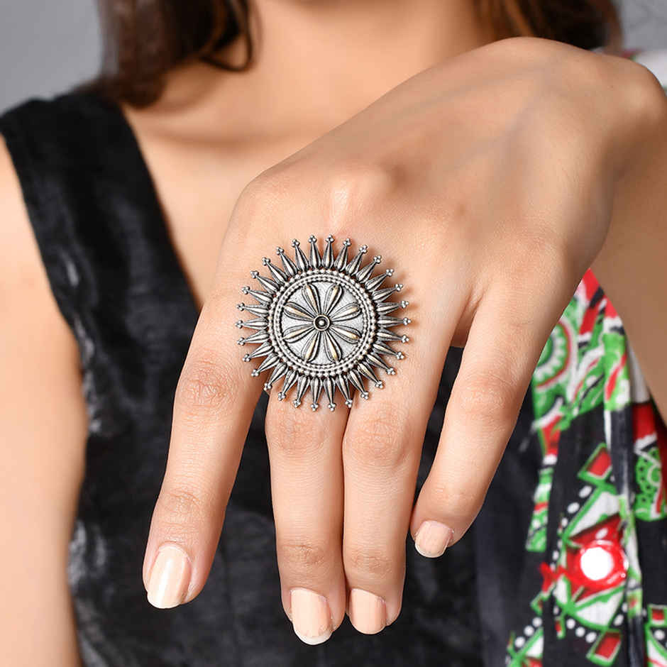 Voylla Nrityotsava Ishana Statement Ring