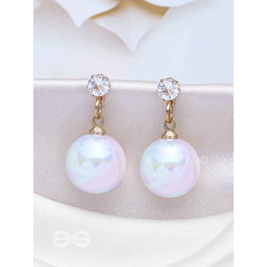 Everstylish Pearly Moonshine - Golden Embellished Earrings
