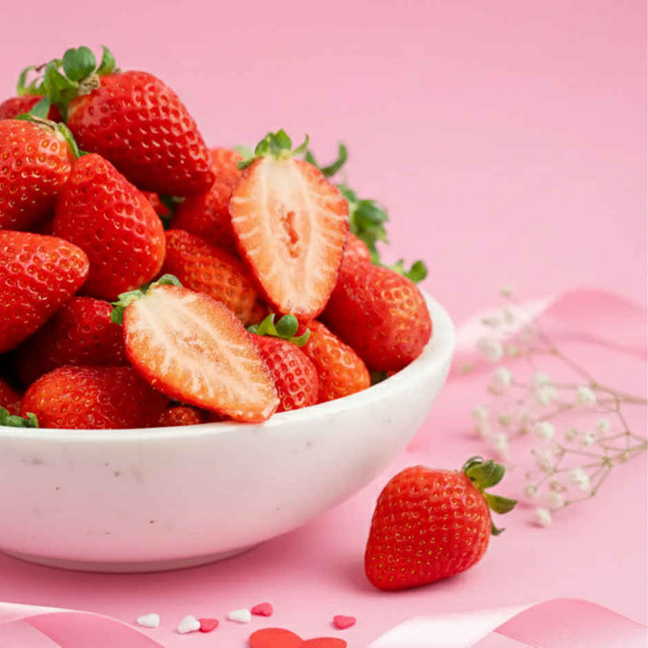 Single Pink Rose (1pc) & Strawberry LoveBox (Valentine'S Special) (160g) Combo