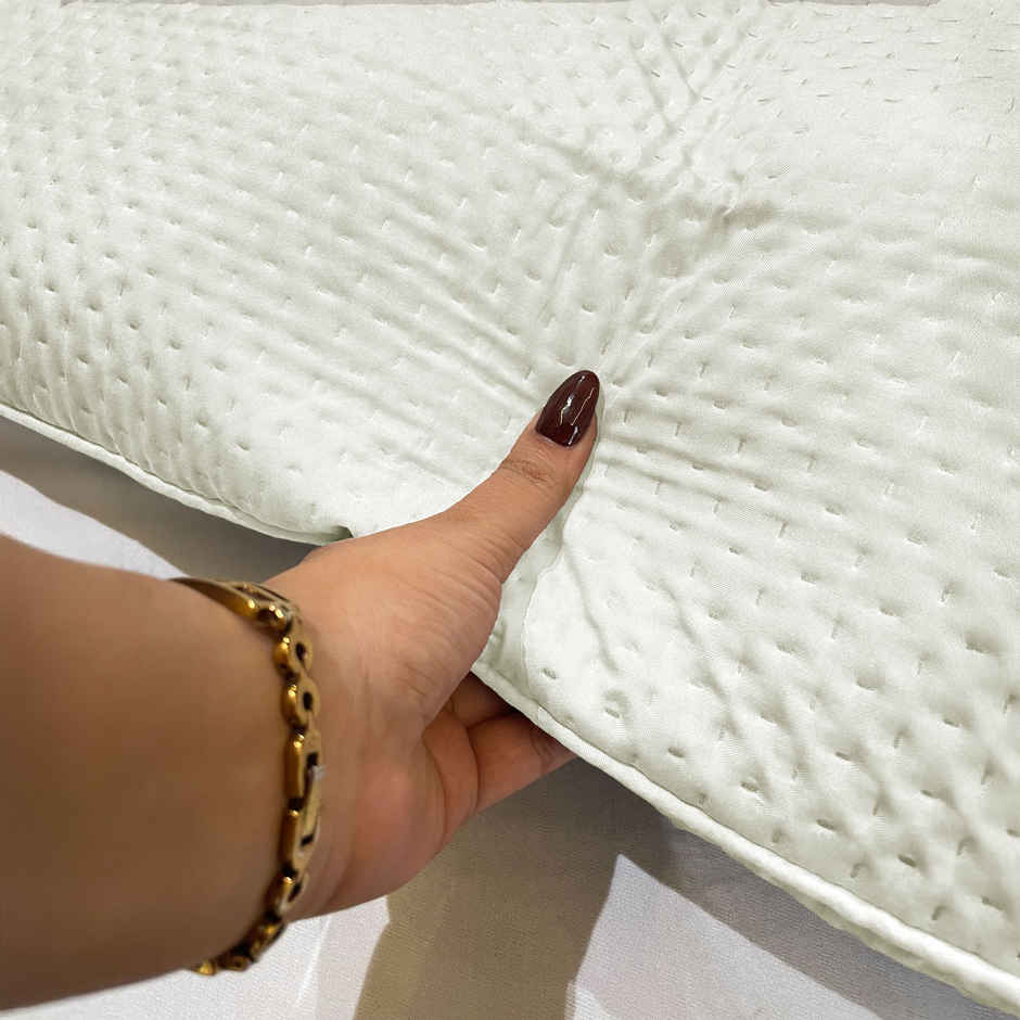 Sassoon Laika Microfiber Quilted Pillow (Green)