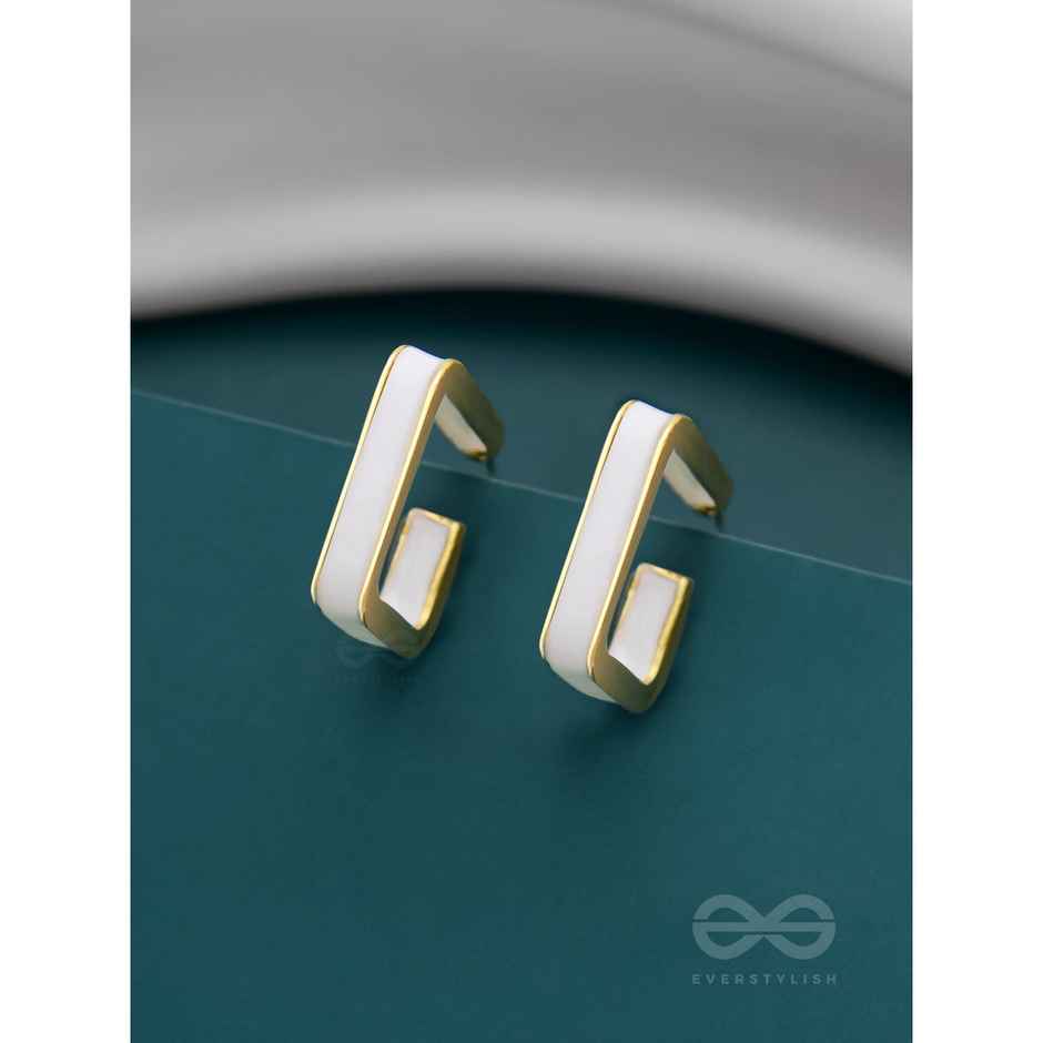 Everstylish A Classy Delight - Statement Enamelled Earrings