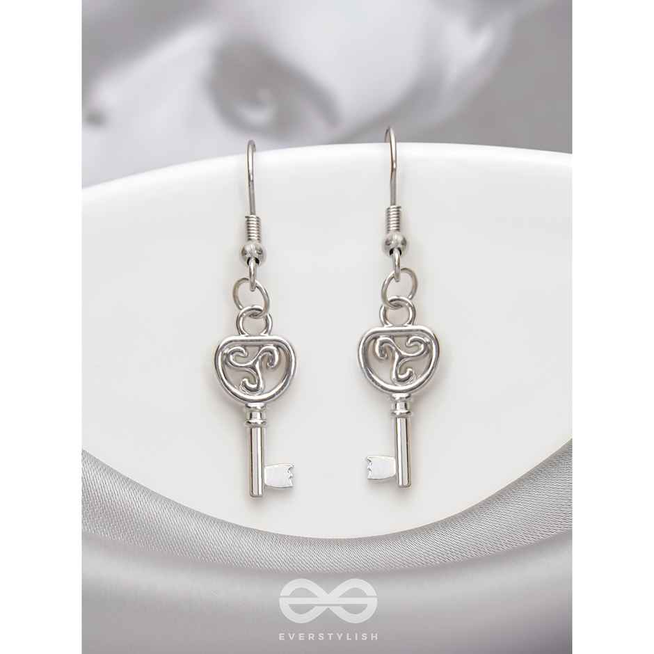 Everstylish Locke & Key- Silver Earrings