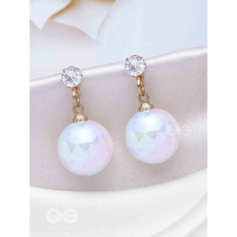 Everstylish Pearly Moonshine - Golden Embellished Earrings