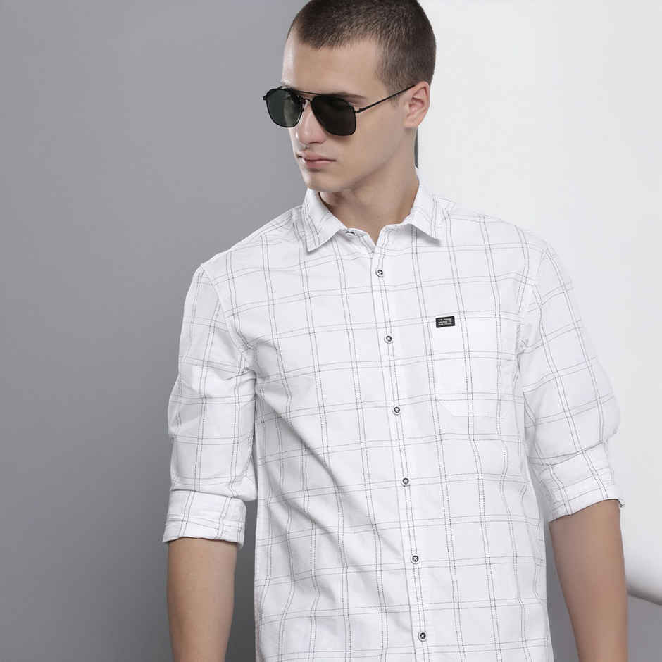 The Indian Garage Co Men's Regular Fit Checkered Casual Shirt | White - L