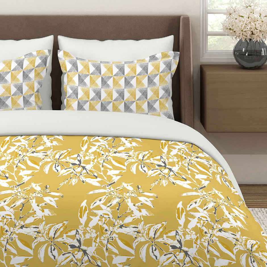 Layers Illumanating Homes 100% Cotton 150 TC Yellow Double Bedsheet with 2 Pillow Covers