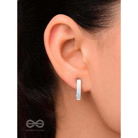 Everstylish Hooked On Charm- Silver Earrings