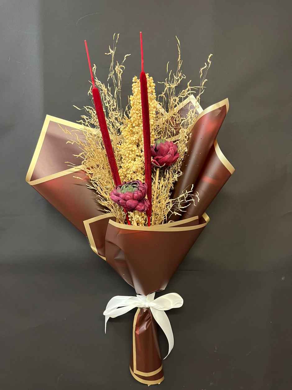 Dried Bull Rush Natural Love Decor Arrangement | Ideal for Gifting | Farmerr
