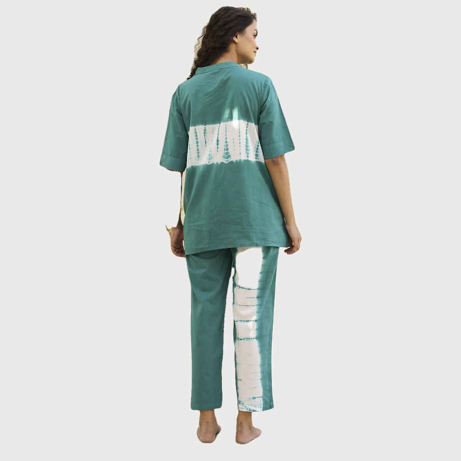 Sanskrutihomes Green Tie and Dyed Pure Cotton Night Suit | S