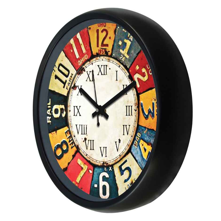 Homeharmony Plastic and Glass Analog Wall Clock - Classic Roulette | Silent Movement | Black Frame