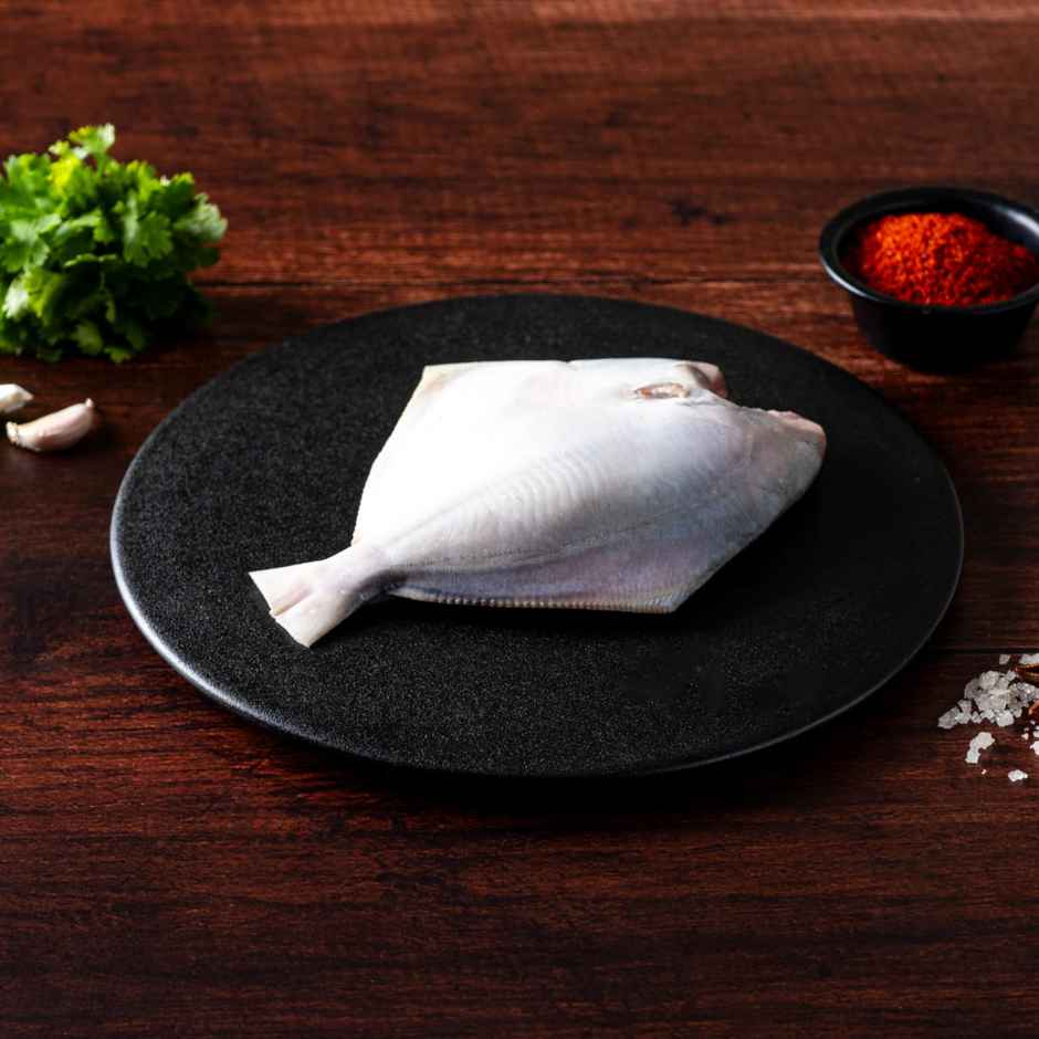 Relish White Pomfret Whole And Cleaned