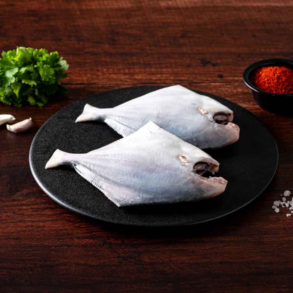 Relish White Pomfret Whole And Cleaned