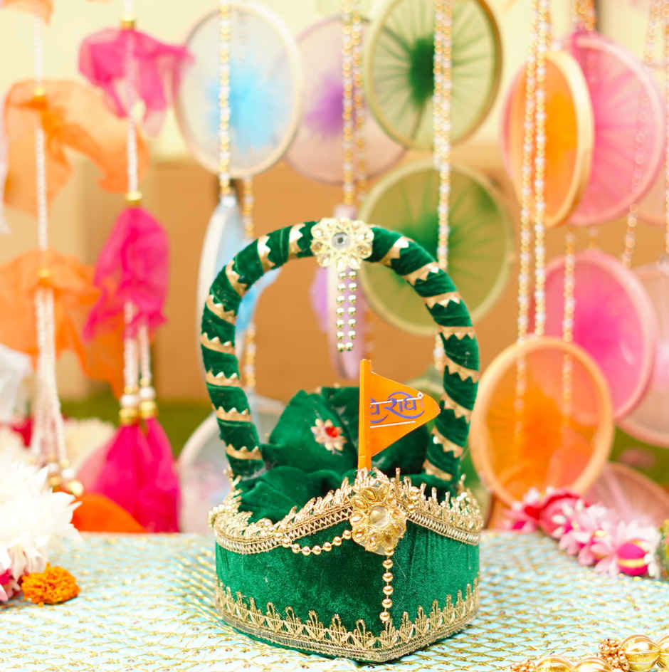 Laddu Gopal Premium Green Boat Bed | 13 x 7 x 4 in | Idol 0-4 | Krishna Janmastami | ServDharm