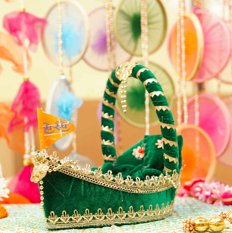 Laddu Gopal Premium Green Boat Bed | 13 x 7 x 4 in | Fits Idol Size 0-4 | Krishna Janmastami Special (ServDharm)