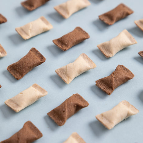 Nova Nova Choco Pockets- (Classic and White Chocolate Filling) Pack of 8 - 25 g Each