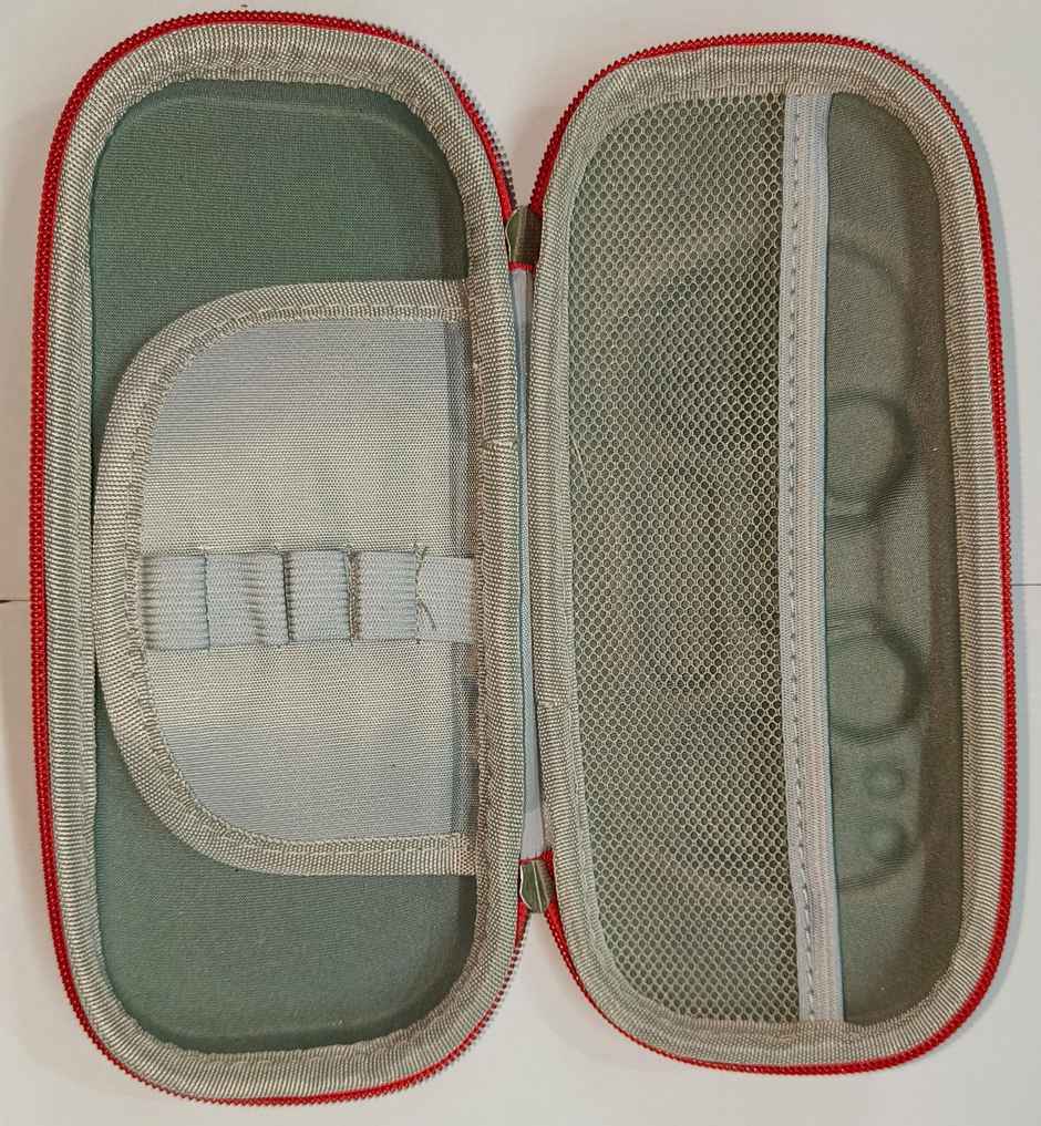 Chrome 7D Stationery Pouch (Design & Color May Vary)