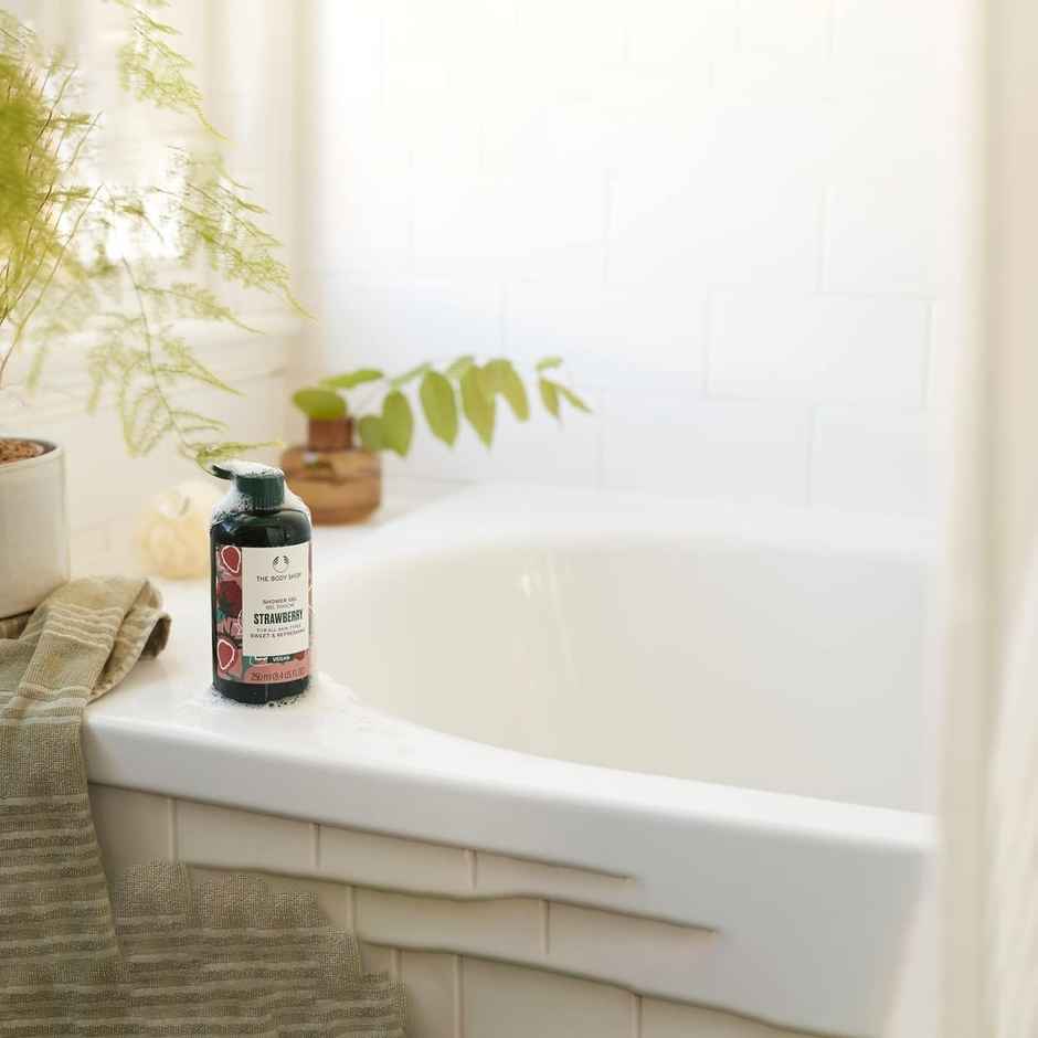 The Body Shop Strawberry Shower Gel