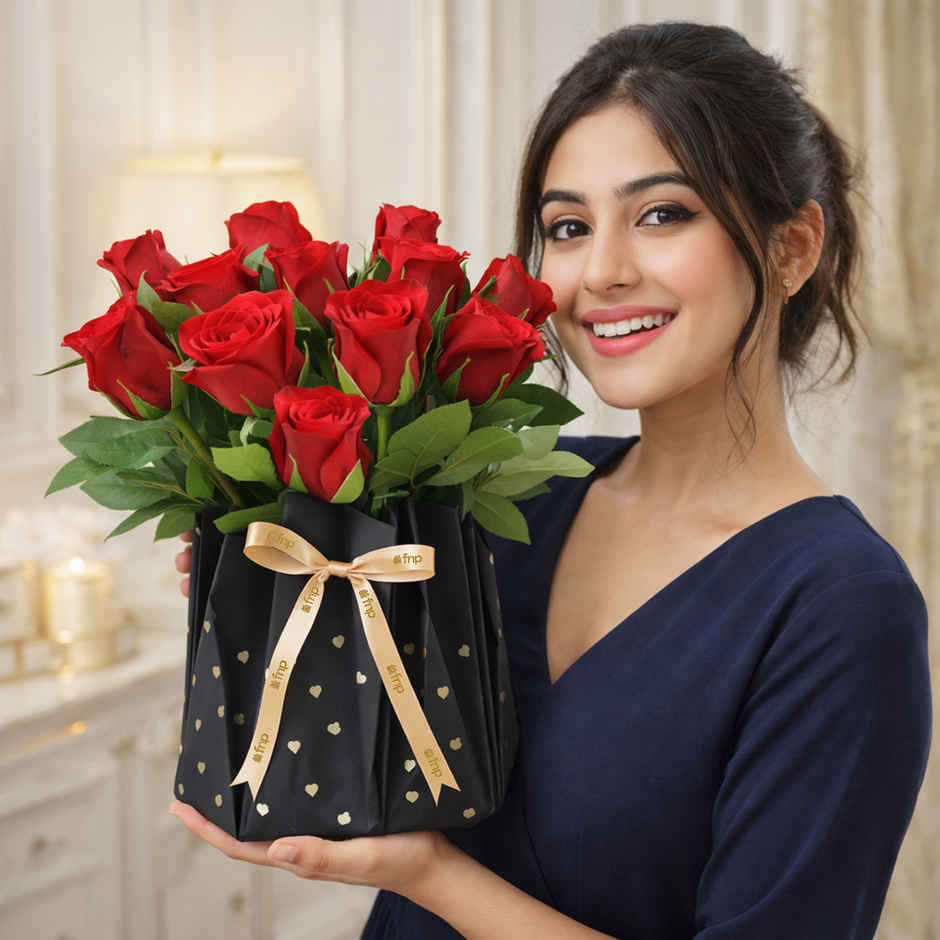 FNP Rosé Luxe Bloom 12 roses Bouquet (In a Box)