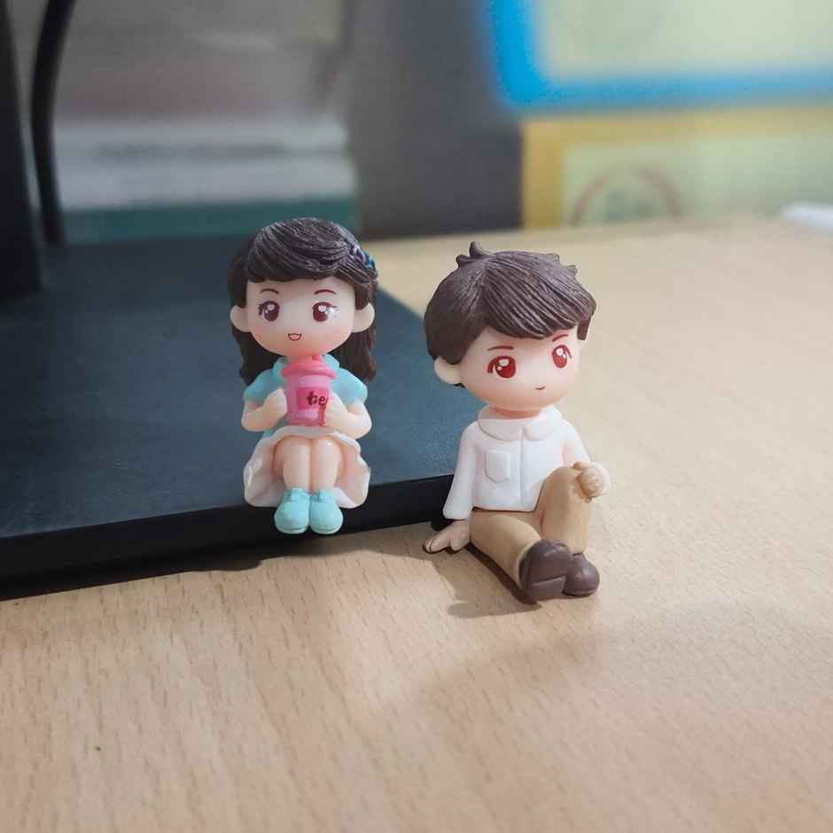 Go Hooked Couple Figurines - Dolls Sitting | Romantic Couple Figurines - Home Decor Gifts