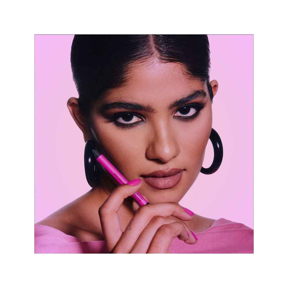 M.A.C In Extreme Dimension 24Hr Waterproof & Smudgeproof Kajal Eye Liner