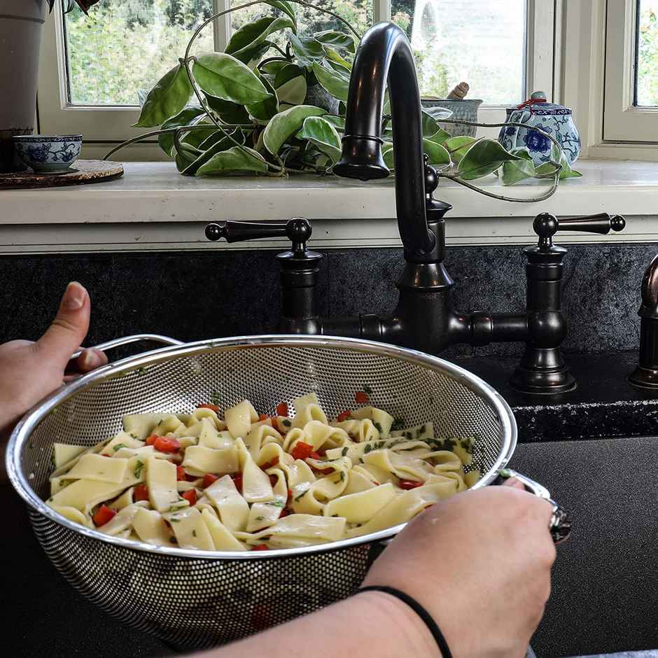 Kuber Industries Small Stainless Steel Colander Strainer with Handle | 20x20x8 CM | Silver