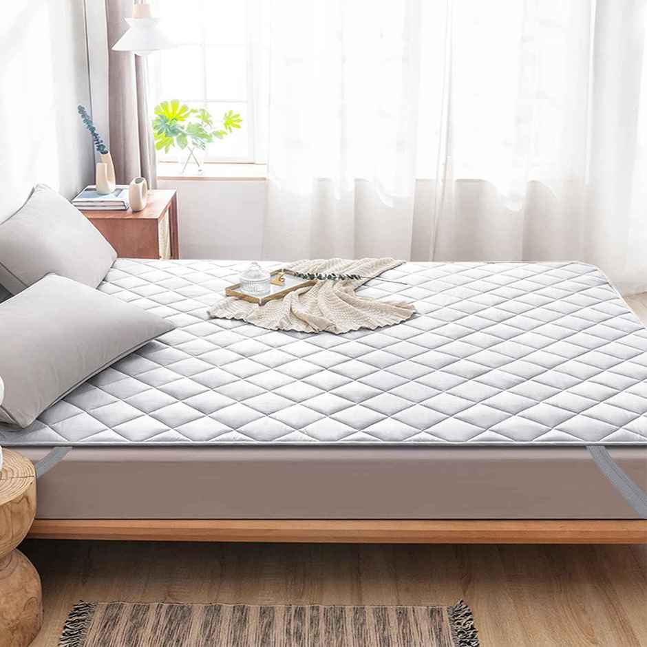 BAY6 White Quilted Microfiber Cotton 350 GSM Mattress Protector For King Size Bed