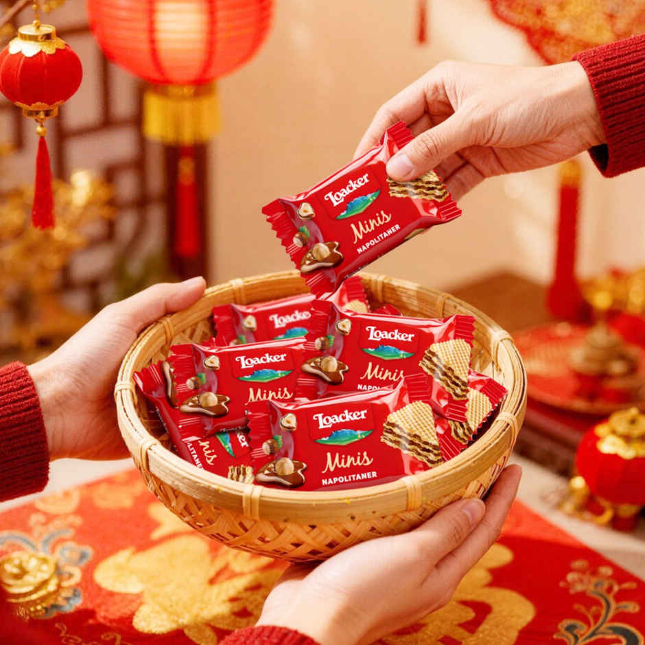 Loacker Minis Napolitaner Hazelnut Wafer Cookies with Tin
