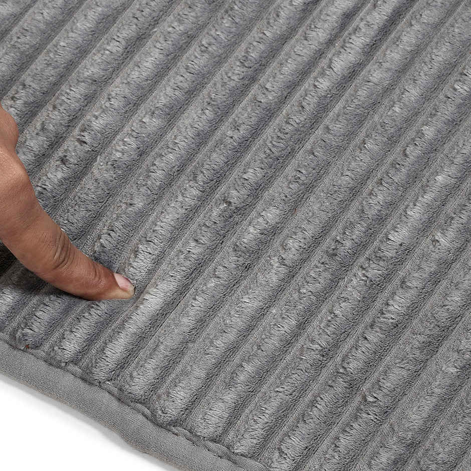 Status Ribbed Anti-Skid Foam Bath Mat | 40 x 60 cm | Grey