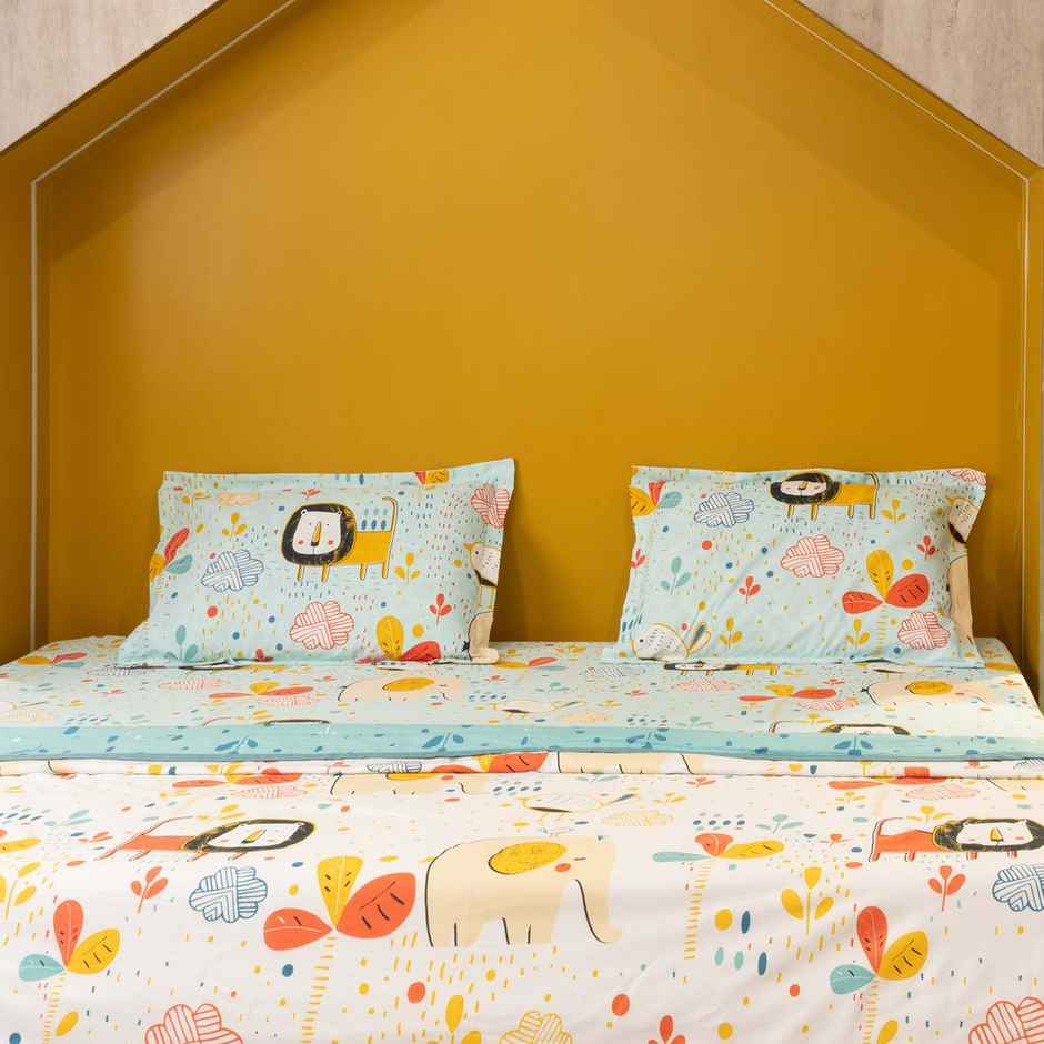 Urban Space Double Bed Ac Blanket ,120 Gsm Microfiber Soft Reversible Dohar-Lion King Off White