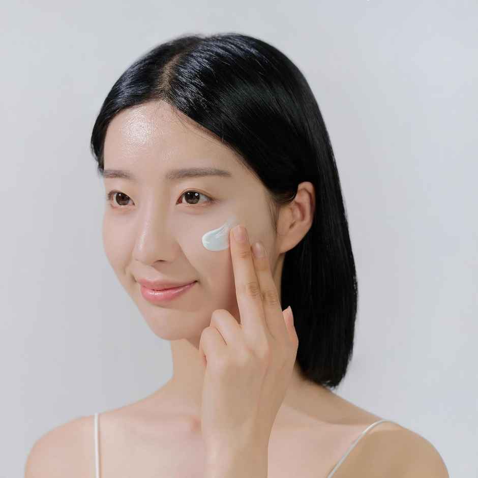 Skin1004 Madagascar Centella Hyalu-Cica Water-Fit Sun Serum SPF 50