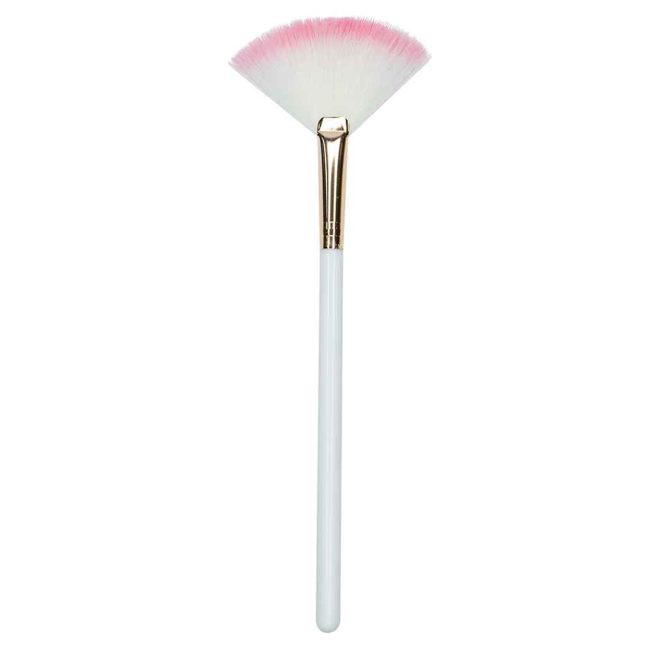 Beautiliss Fan Brush for Highlighter Blush and Finishing Powder