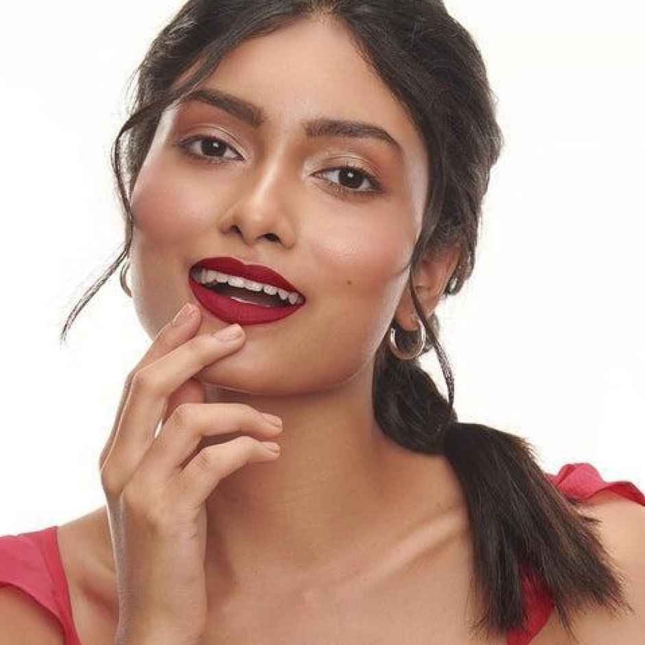 SUGAR Cosmetics La La Love 18Hr Liquid Lipstick | Scarlet Smitten