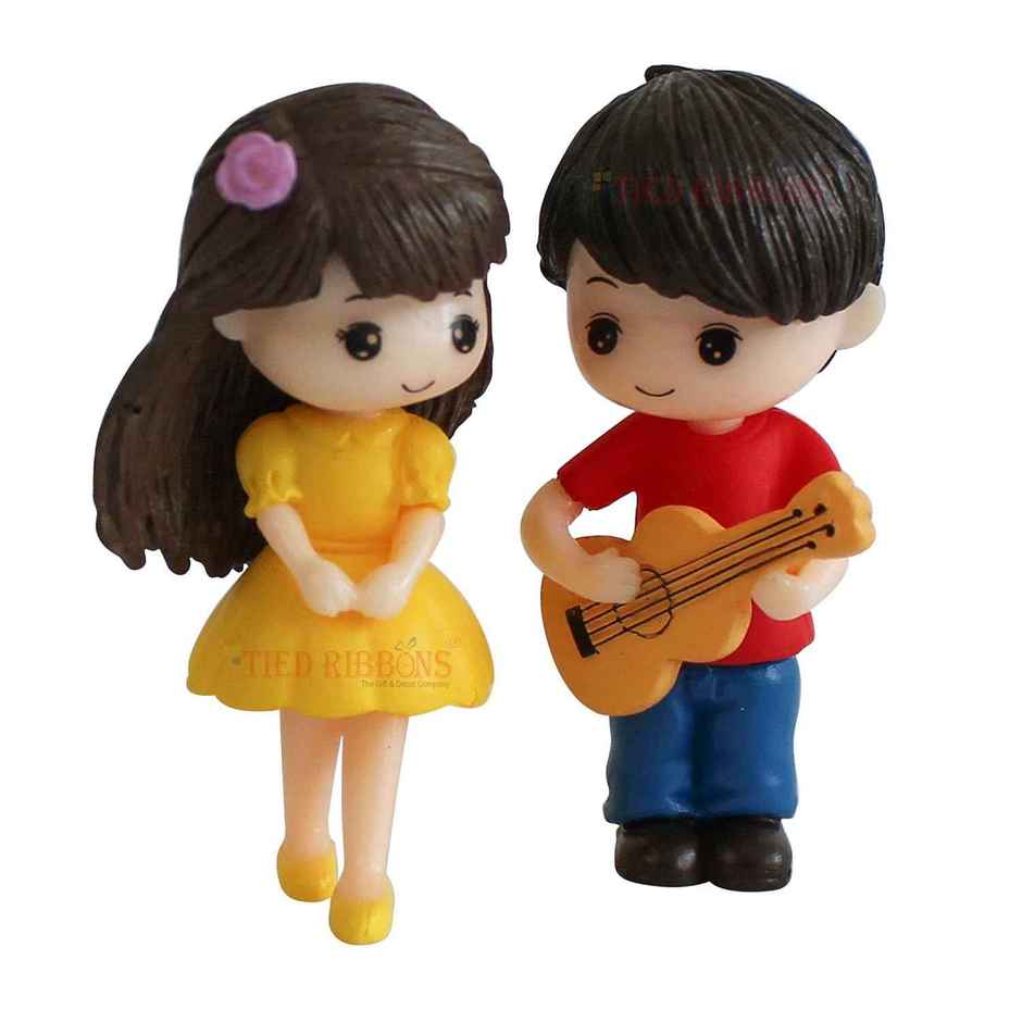 Tied Ribbons Miniature Romantic Couple Guitar Statue