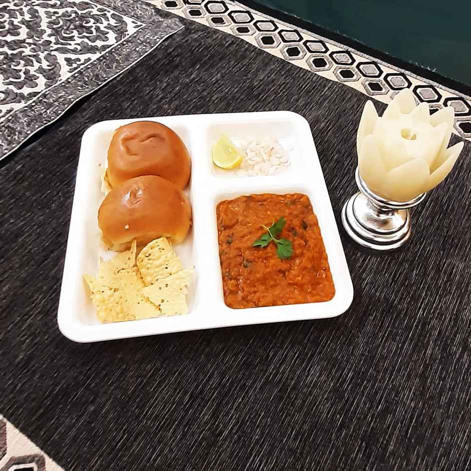 Vinay Trading Bio- Degradable Bagasse 3 Compartment 11 Inch Square Plates | Disposable Plate Combo