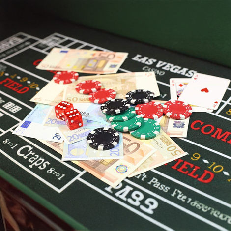 Toyshine Casino Style Poker Chips Set with Aluminum Finish Case, 2 Decks of Cards, 5 Dice, 1 Dealer Button - 200 Chip set