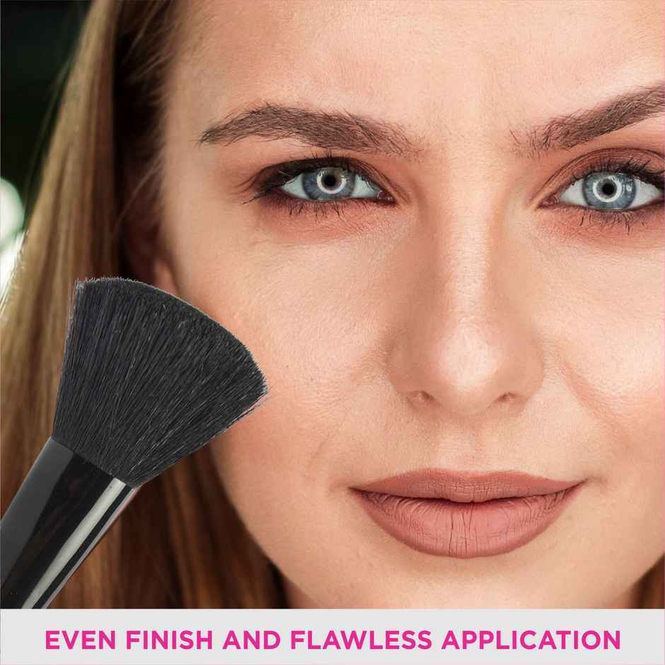 VEGA Blush Brush With Wooden Handle Makeup Blush Brush Ev-19