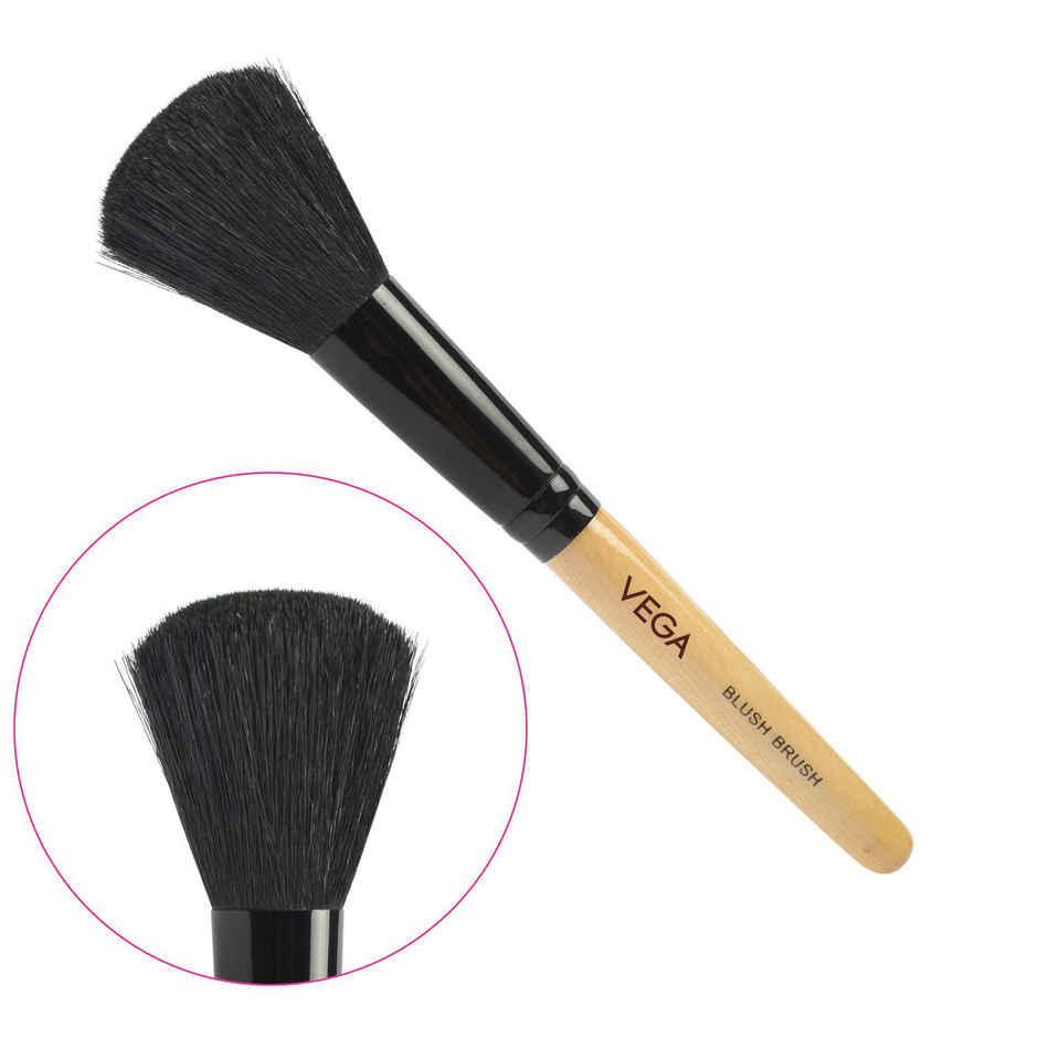 VEGA Blush Brush With Wooden Handle Makeup Blush Brush Ev-19